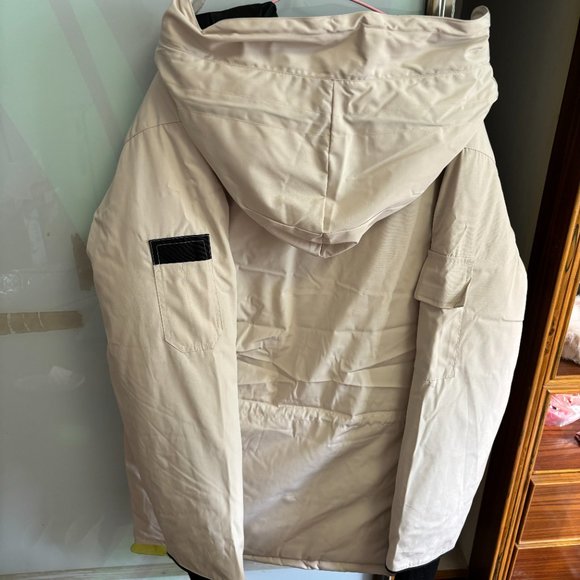 Canada Goose Thickened Beige Down Jacket - Picture 7 of 9
